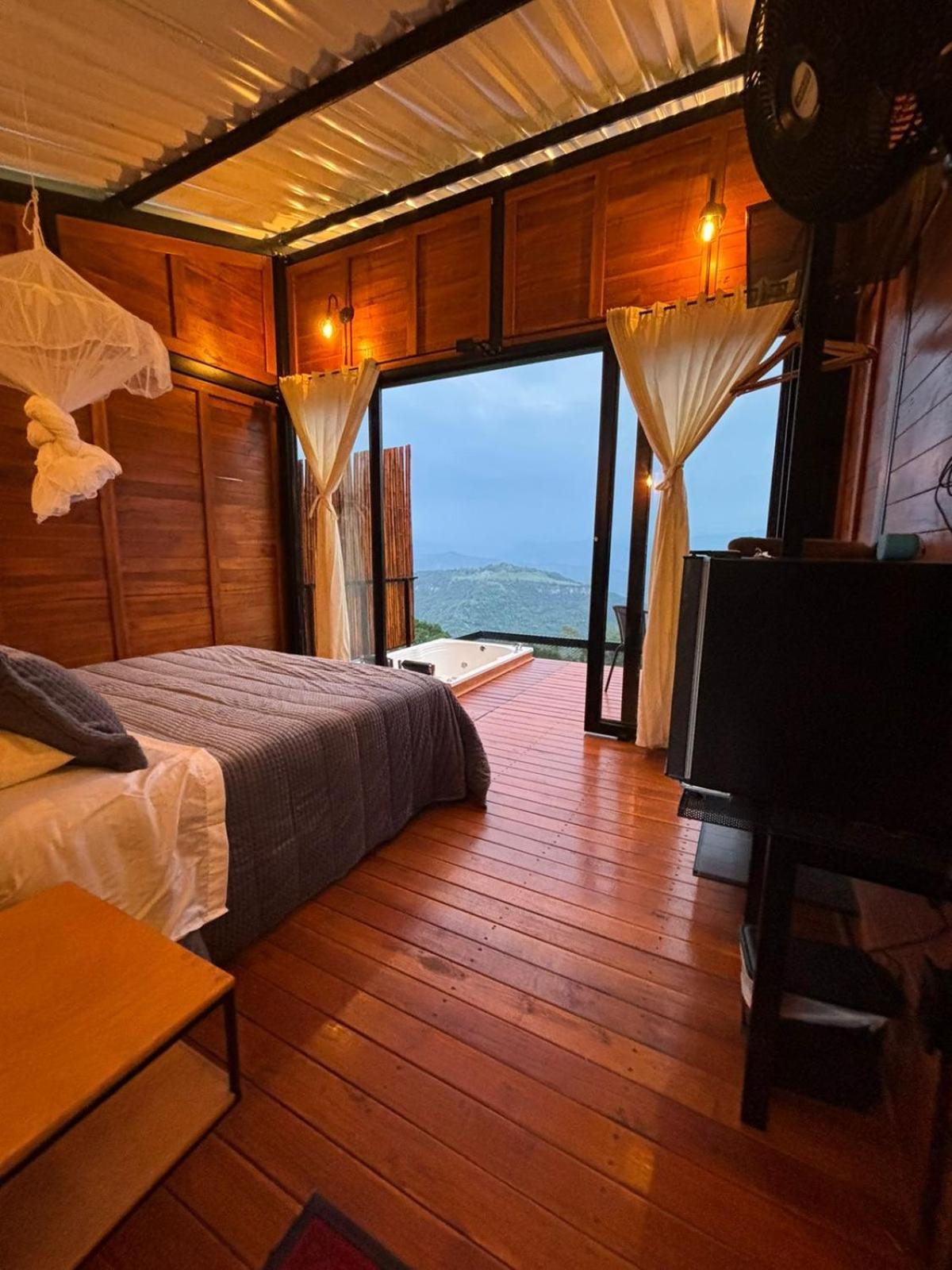 Glamping Quebradanegra, Utica Villeta Camping *